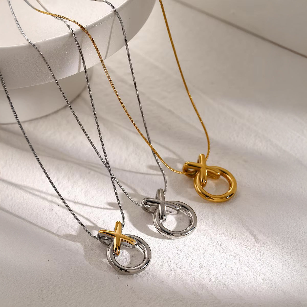 Norvo | Elegant XO Sammenflettet Halskjede