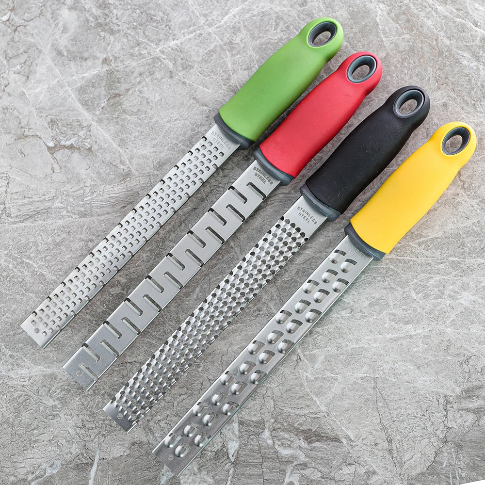 Norvo | Sitron Zester & Ost Reibe - Multifunksjonelt Kjøkkenverktøy for Parmesanost, Sitron, Ingefær, Hvitløk, Muskatnøtt, Sjokolade, Grønnsaker, Frukt