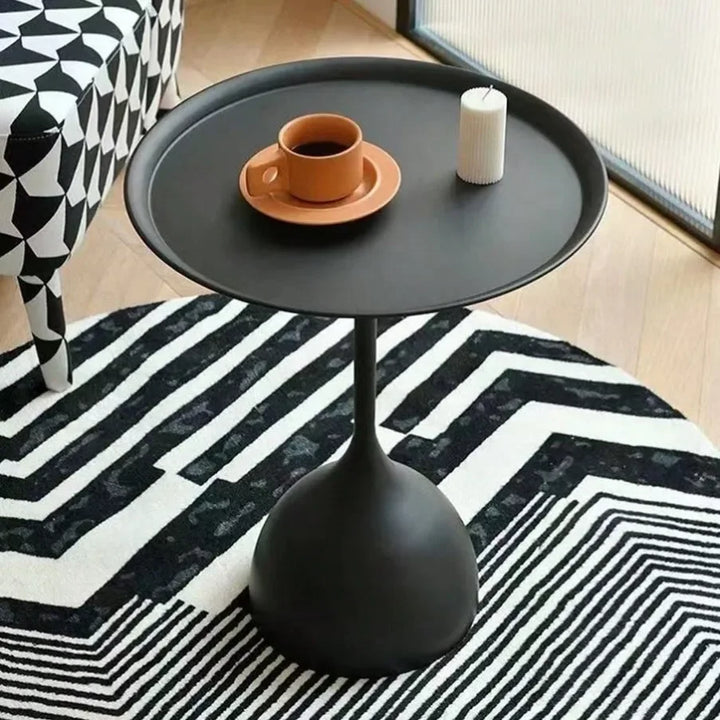 Norvo | Skandinavisk Rund Sidebord av Metall