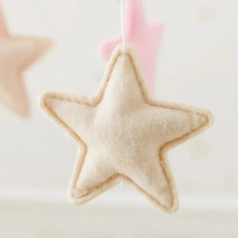 Norvo | Tre Spedbarns Vugge Mobil med Filthånd Bærer Dekorasjon