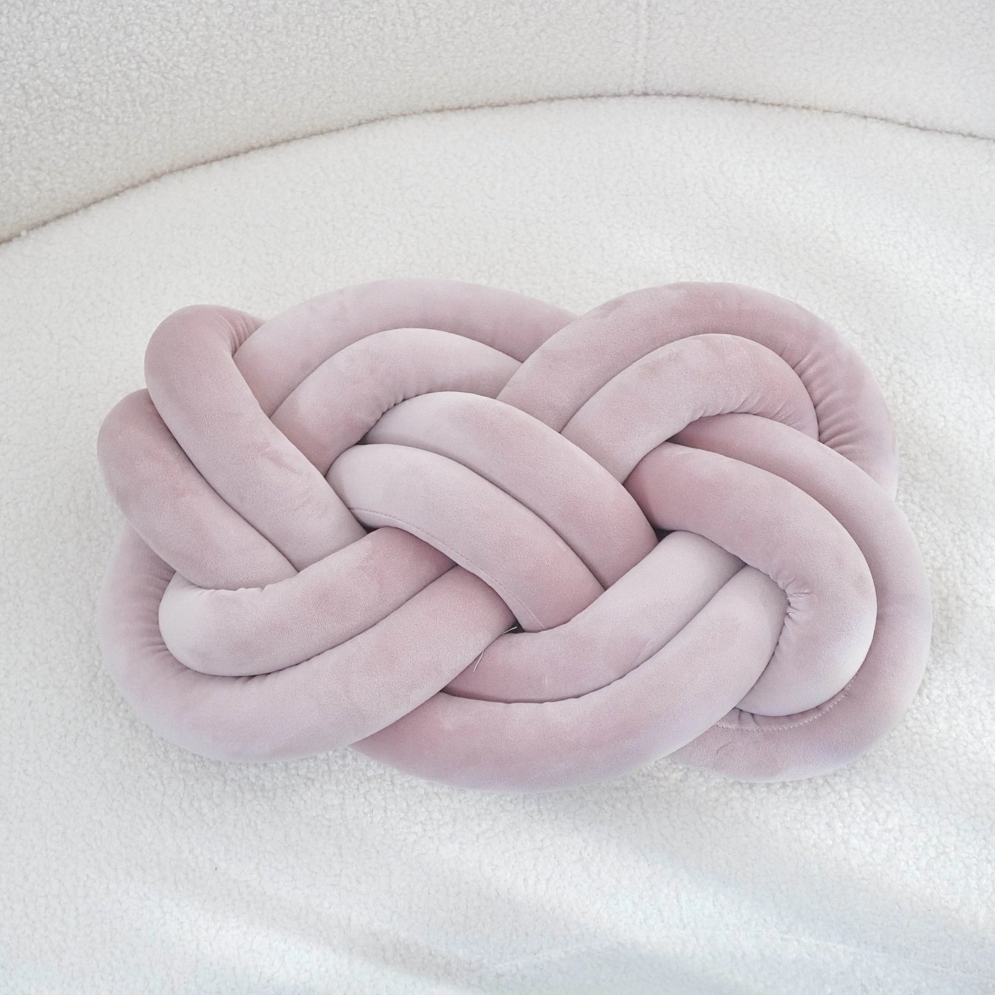 Norvo | Dekorativ pute | Knutete geometrisk design | Vaskbar polyester | 40×30 cm