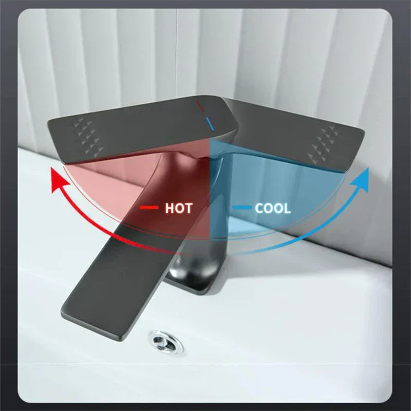 Norvo | Elegant badevannkran - med enkel dør for tidløs komfort