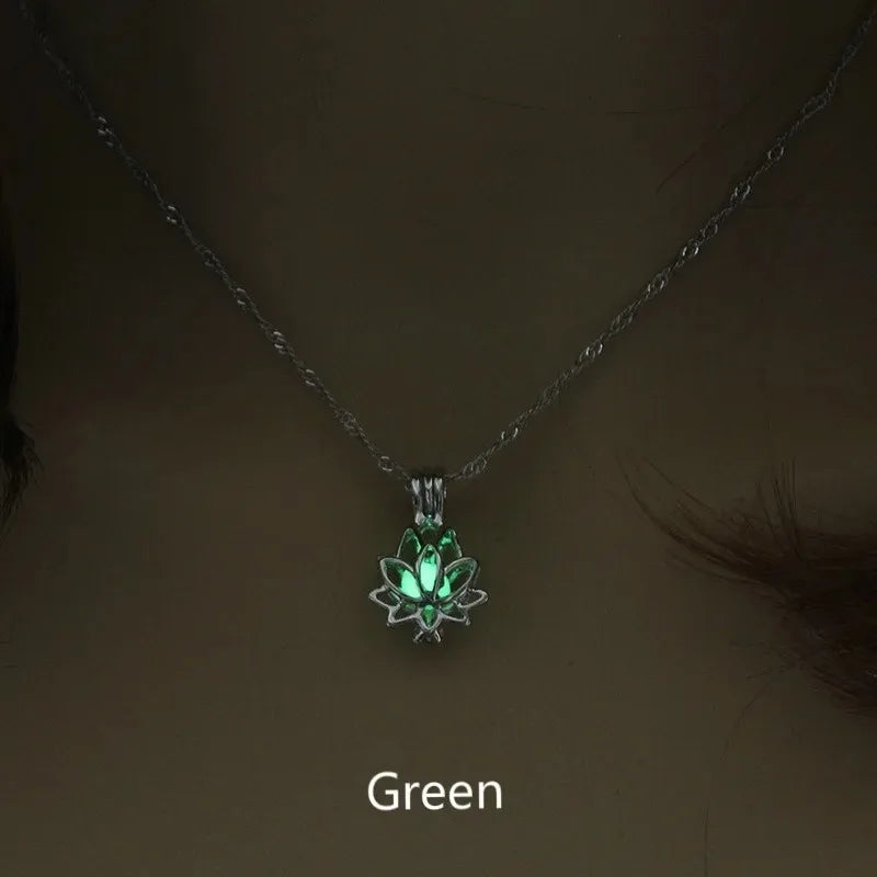 Norvo | Mystic Moon Glow Lotus Halskjede