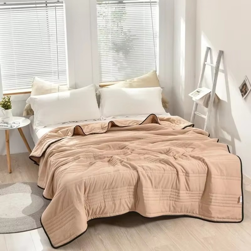 Norvo | Sommer Lett Quilt Solid Farge Helårs Comforter for Dobbeltseng