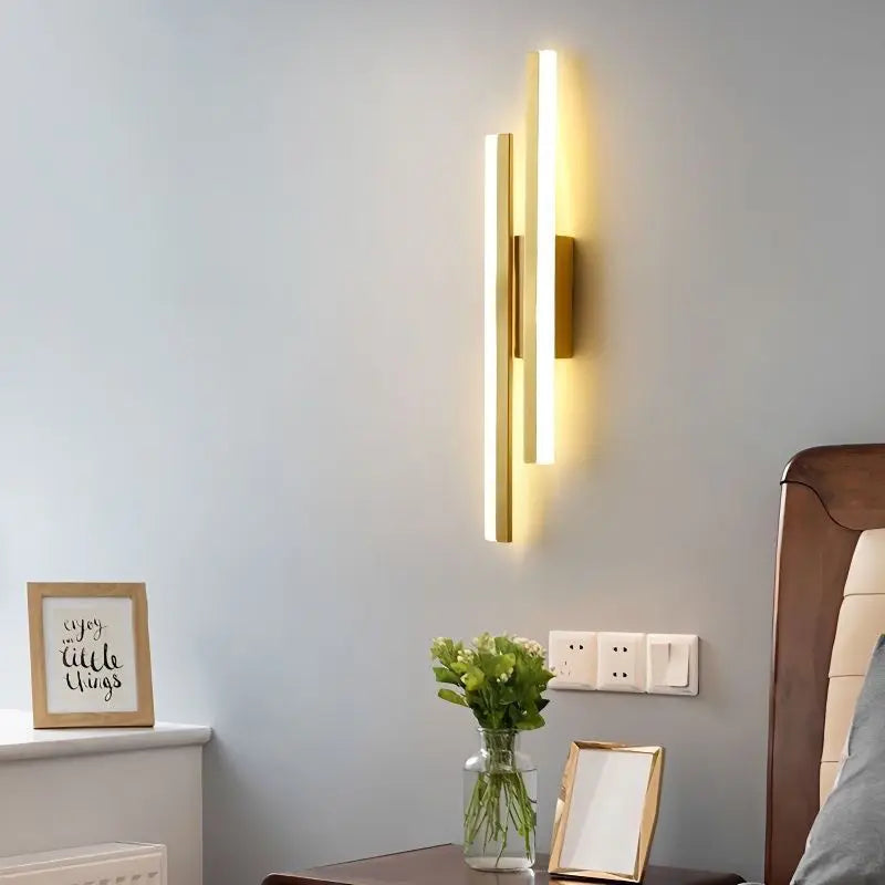 Norvo | Moderne LED Vegglampe: Svart/Gull Akryl Romdekorasjonslys