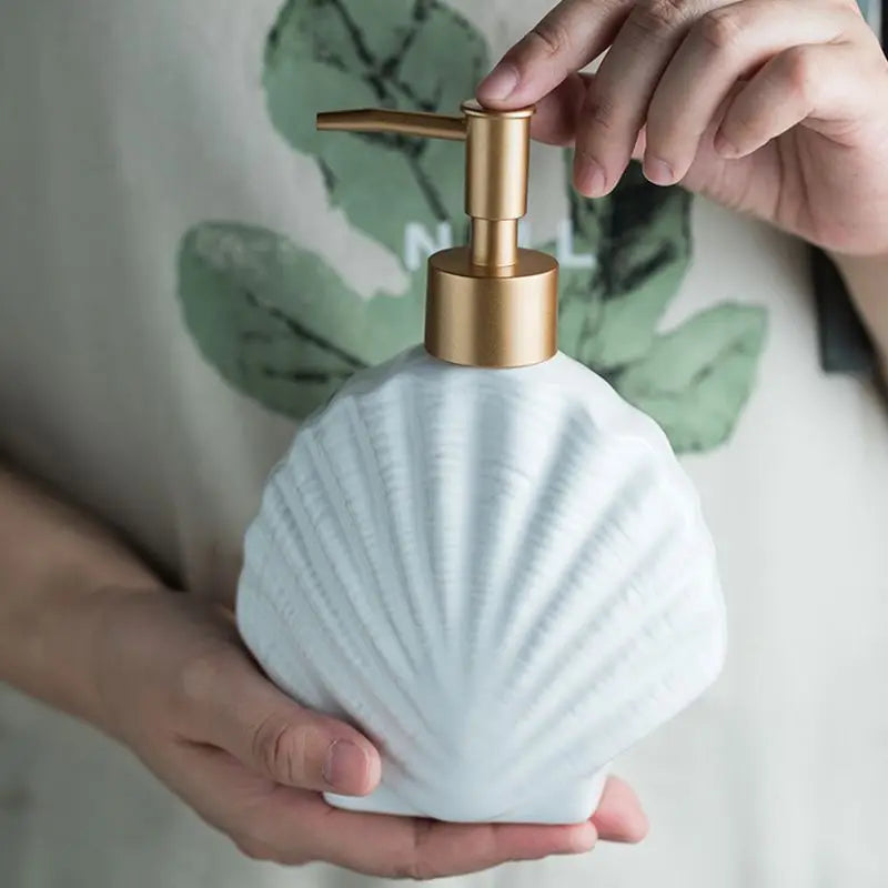 Norvo | AquaNaut Såpedispenser | Maritim Design | Skjell & Stjernefisk Motiv | Badinredning