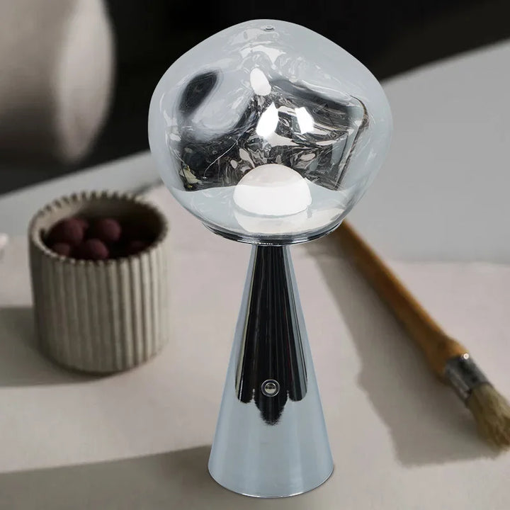 Moderne Mini Bordlampe i Lava Design med LED Lys - Dekorativ Lampe for Stue, Soverom & Kontor | Norvo