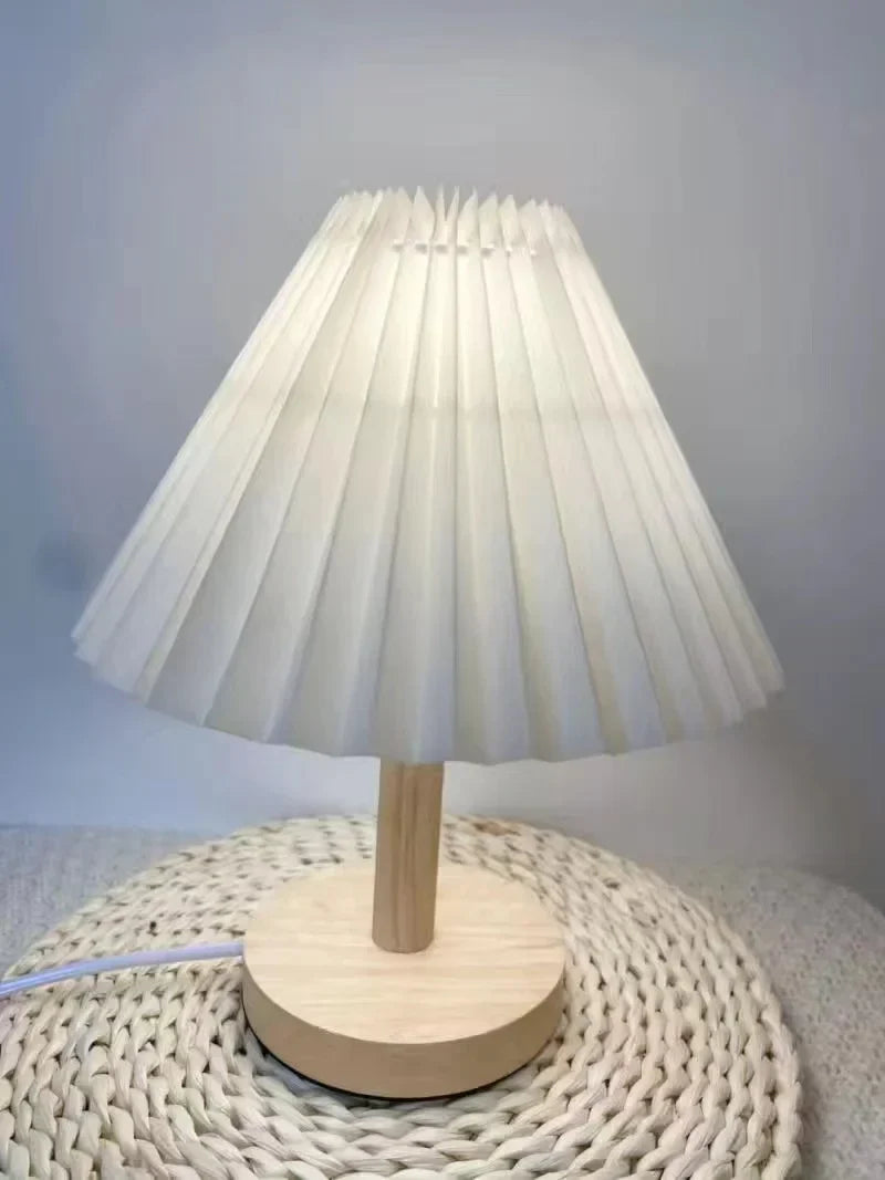 Norvo | Sammenleggbar Plissebordlampe - Stilfull Sammenleggbar LED Bordlampe for Unik Interiørdesign