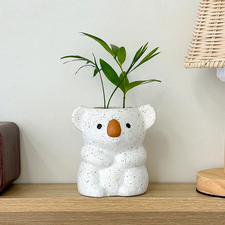 Norvo | Koalina Koala Plantekrukke | Søt Dekorativ Plantepotte Laget av Harpiks | Mini Vase for Sukulenter & Bonsai | Håndlaget Hage & Hjemmeinnredning