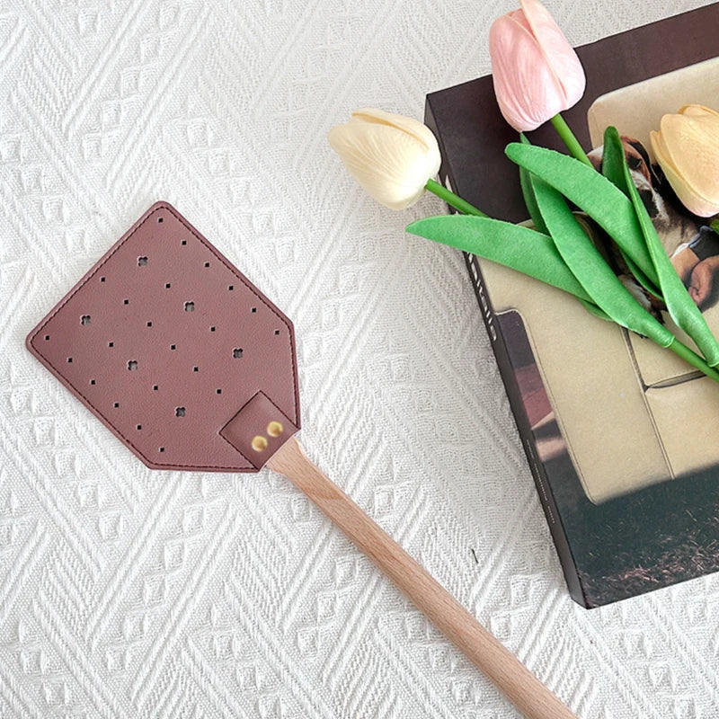 Norvo | Insektra Lær Flueplanker med Trehåndtak | 13×10 cm Slående Overflate | Rustfrie Stål Nitter | Hengeanordning