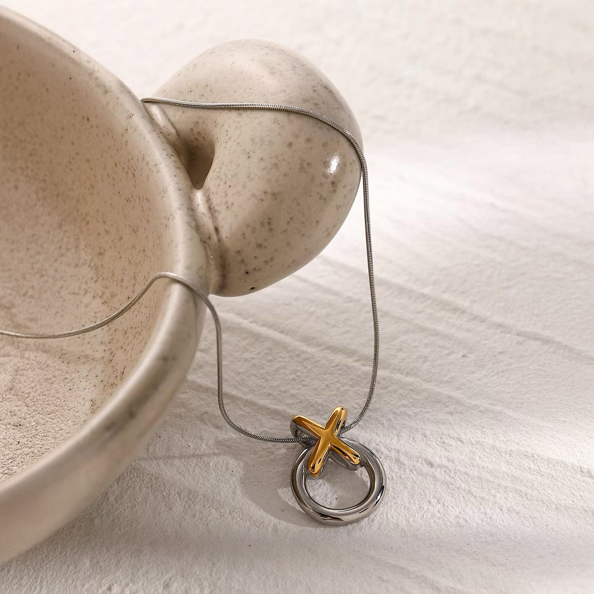 Norvo | Elegant XO Sammenflettet Halskjede