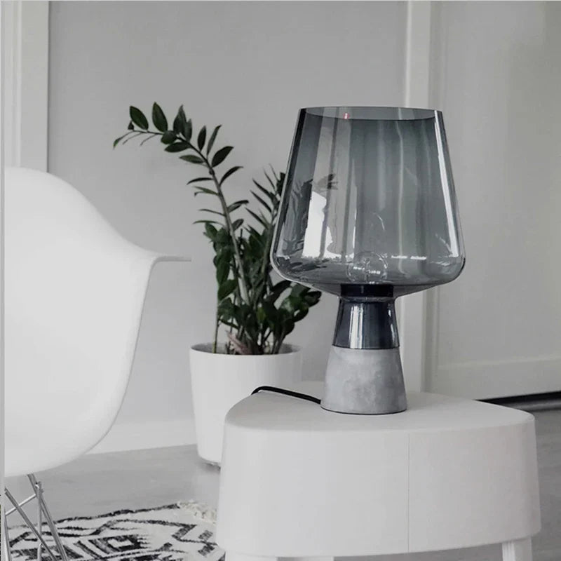 NordicCement Bordlampe – Minimalistisk Design med Betongbase Norvo