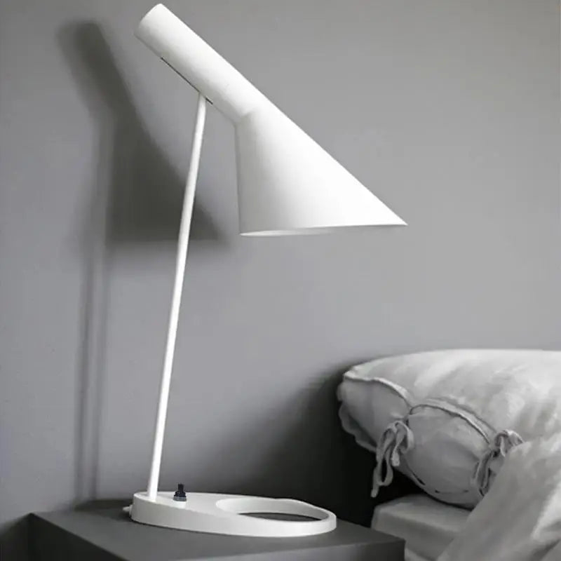 Norvo | Bordlampe med moderne metalldesign