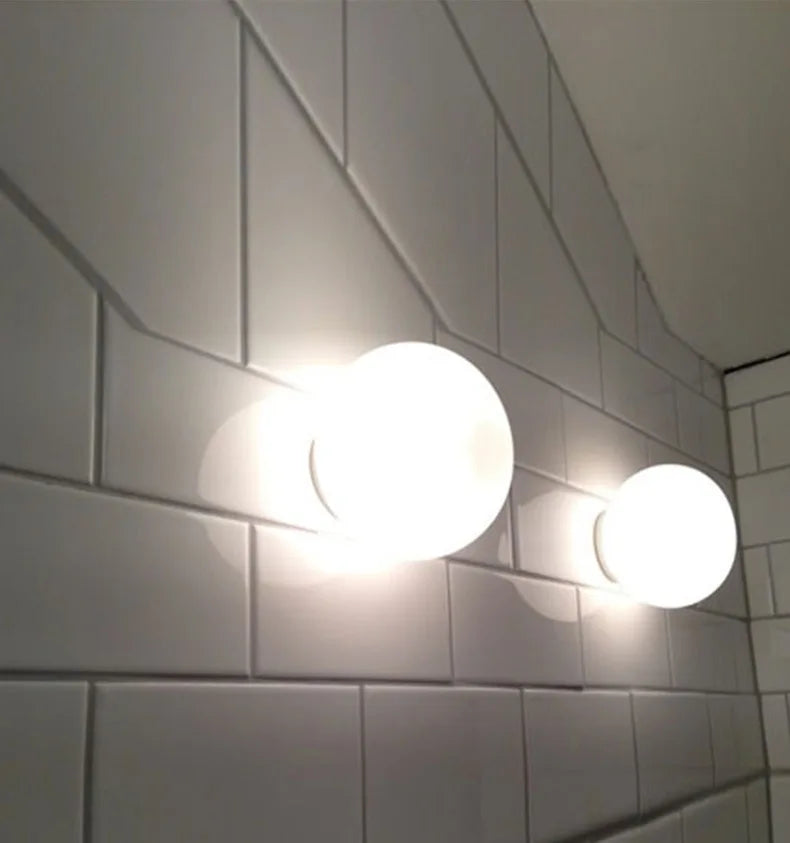 Norvo | GlaciaLuxe – Minimalist Vegglampe med Glass Stein Design