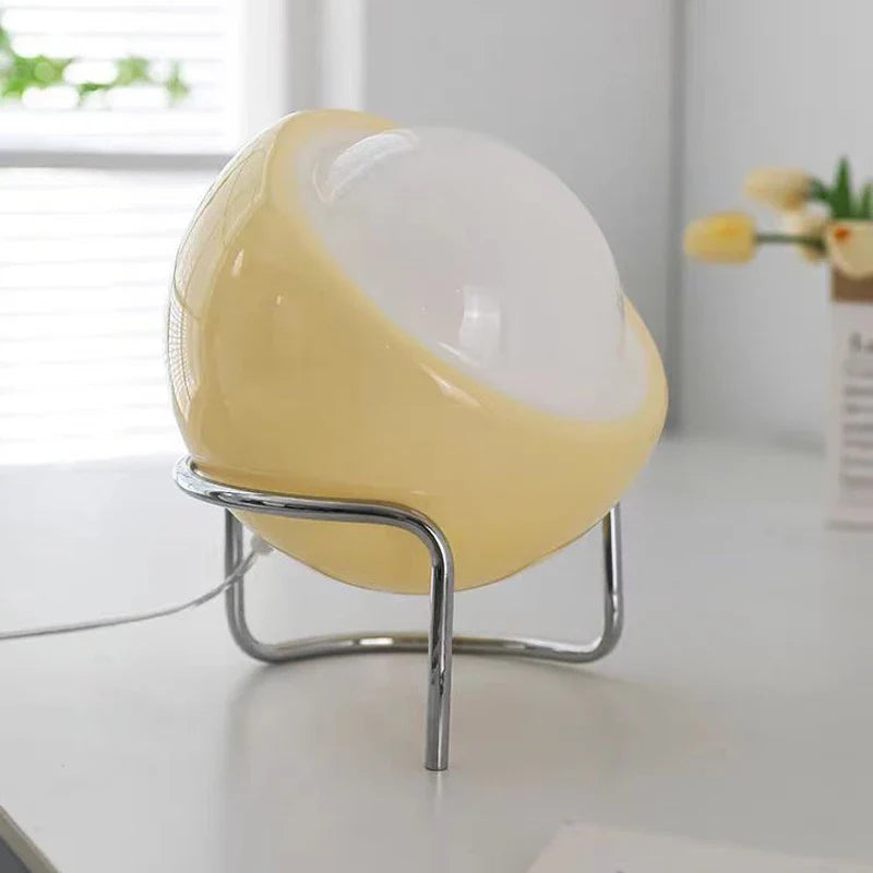 Norvo | Aurivio Bordlampe | Glass & Rustfritt Stål | Retro-Nordisk Design | LED Nattlys Beige/Oransje | Ø21×H25 cm