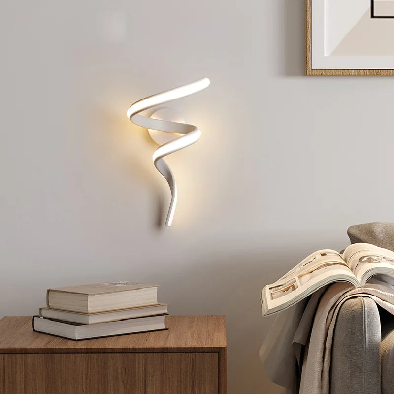 Norvo | LED Vegglampe NordLED Vegglys | Nordisk Spiral Design | Modern & Energisparende | For Soverom, Gang & Stue Spiral Lysestake for Trap Soverom Nattbord Studie Gang Bakgrunn Innendørs Dekor Veggbelysningsarmaturer