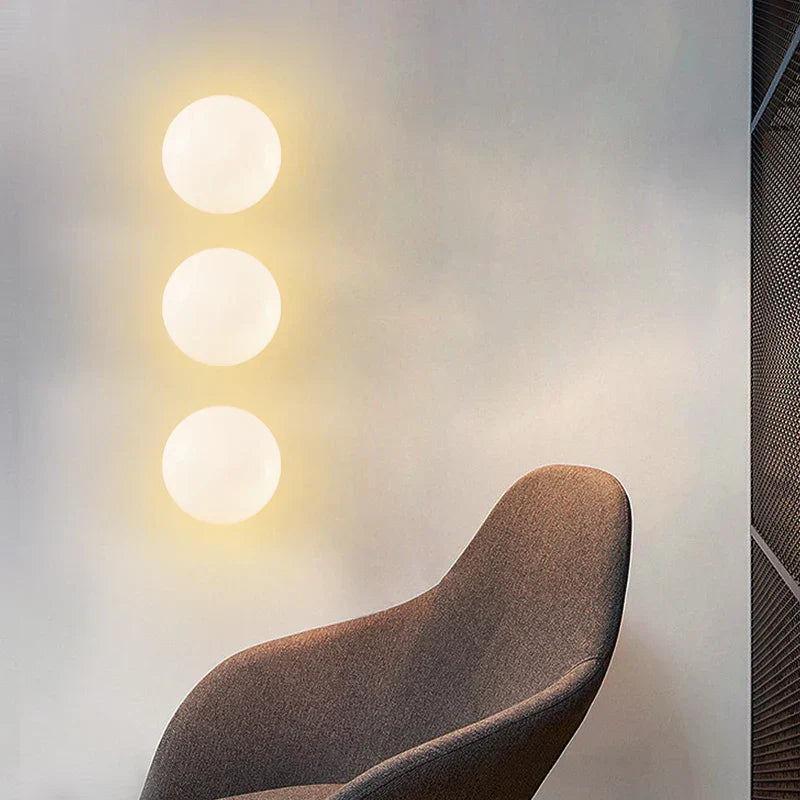 Norvo | BrassAura – Elegant Vegg- og Taklampe med Messingdetaljer