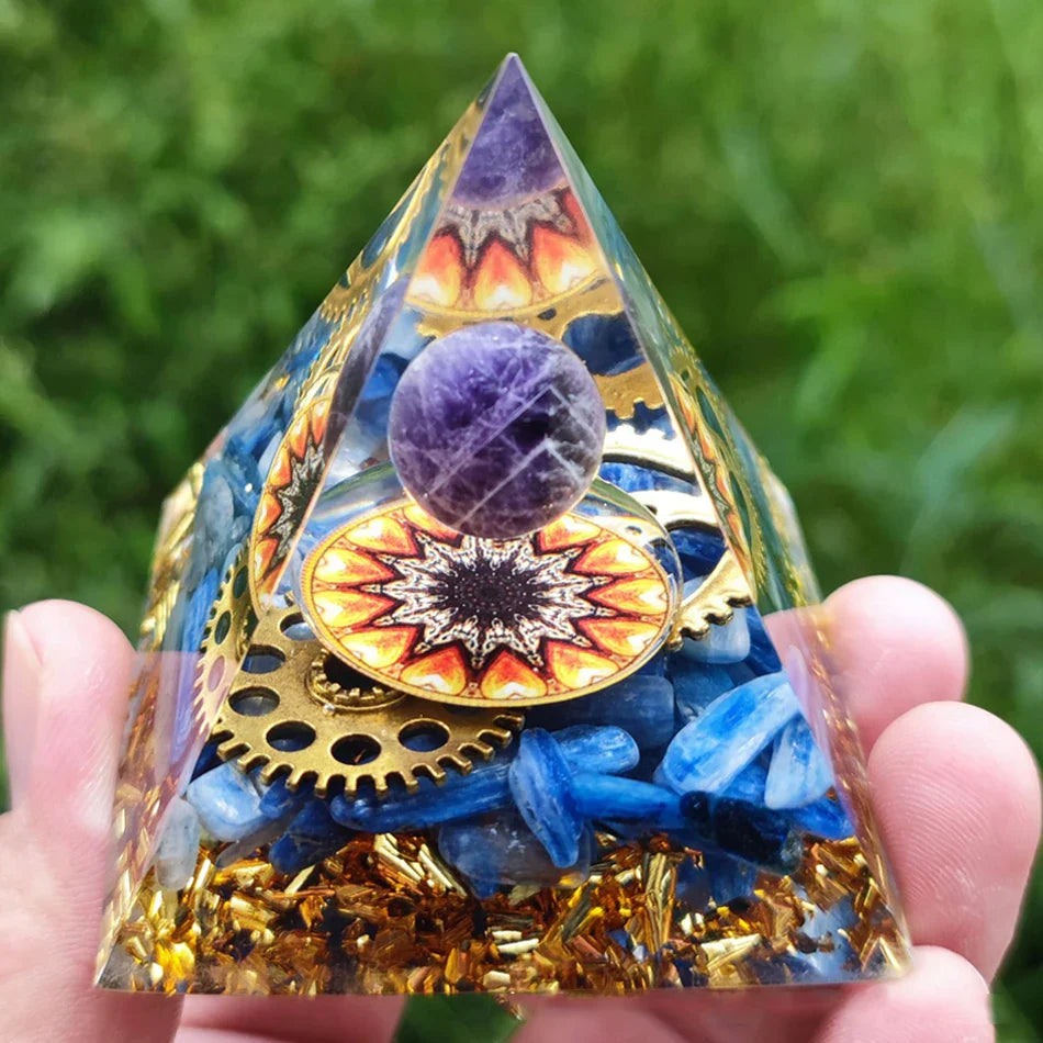 Norvo | Orgonitt-pyramide helbredelse krystaller energigenerator med ametyst pendel - Reiki chakra meditasjonsverktøy og romdekor