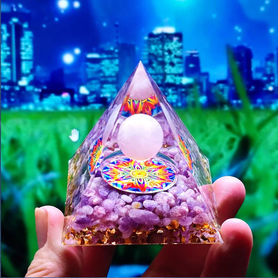 Norvo | Orgonitt-pyramide helbredelse krystaller energigenerator med ametyst pendel - Reiki chakra meditasjonsverktøy og romdekor