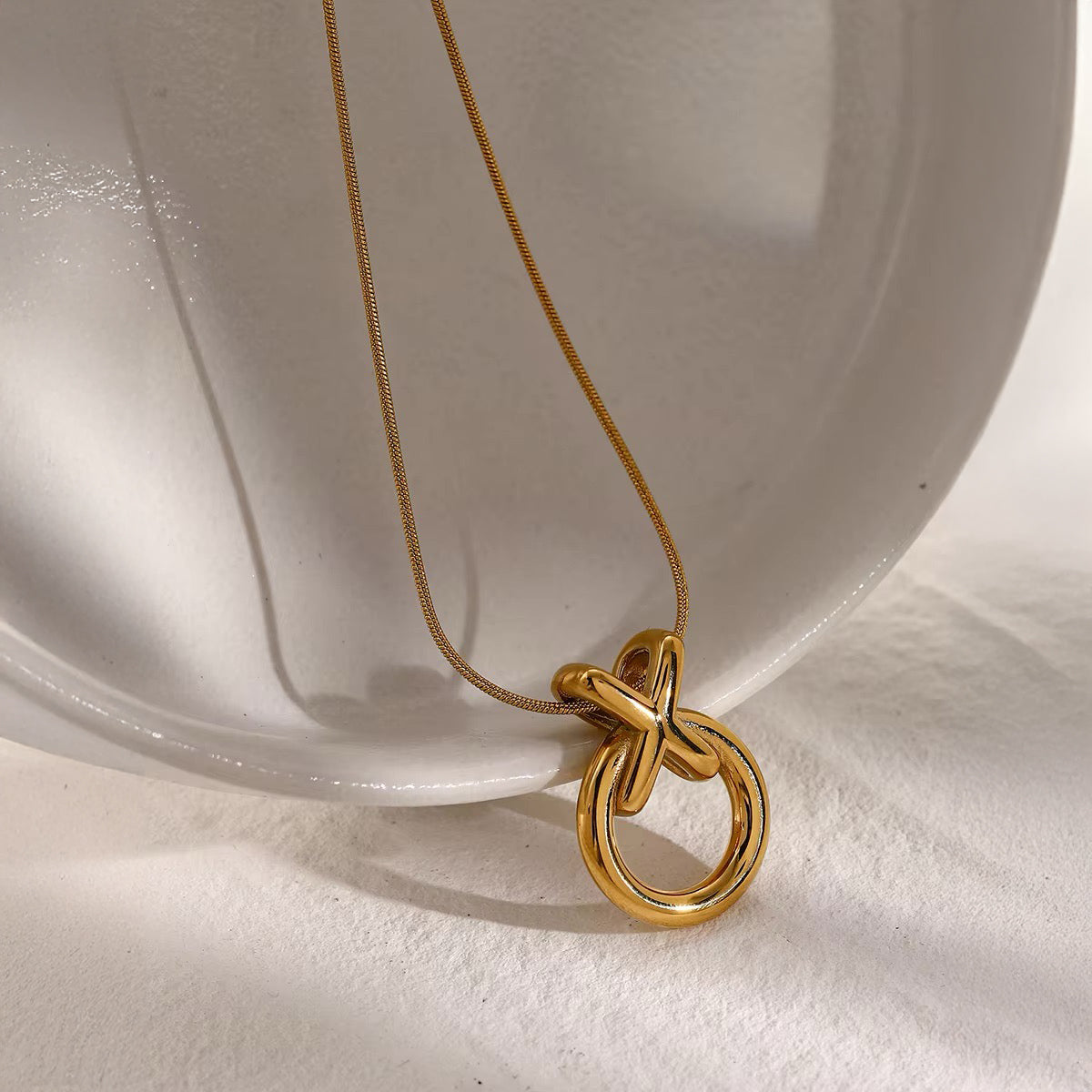 Norvo | Elegant XO Sammenflettet Halskjede