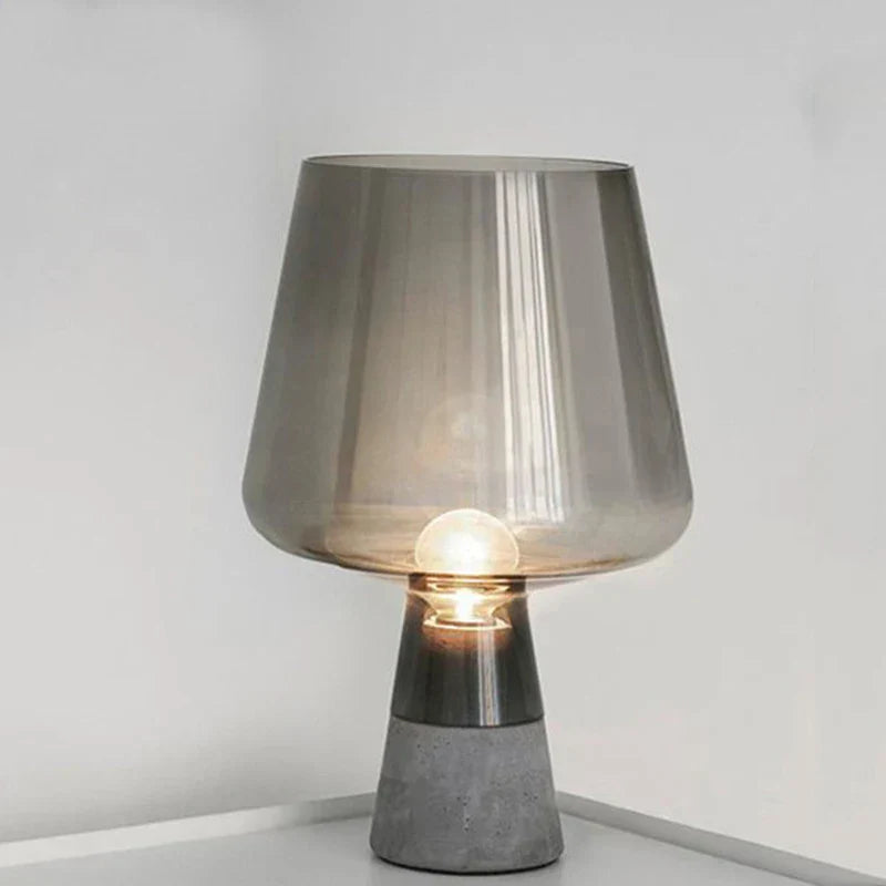 NordicCement Bordlampe – Minimalistisk Design med Betongbase Norvo
