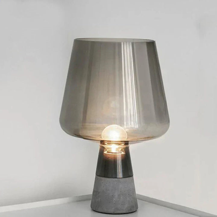 NordicCement Bordlampe – Minimalistisk Design med Betongbase Norvo