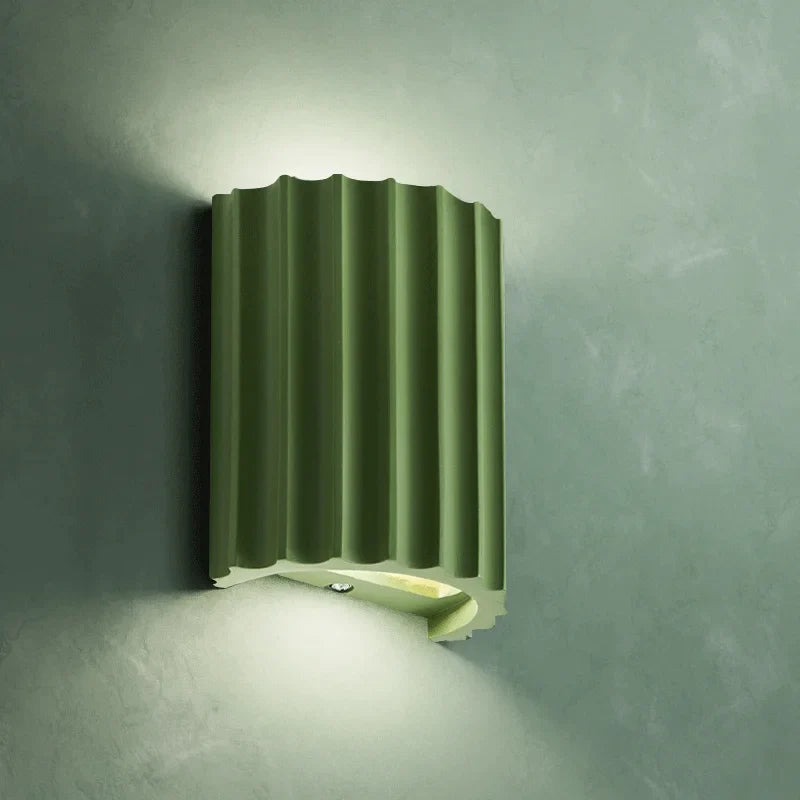 Norvo - Moderne vegglampe i lakris tre