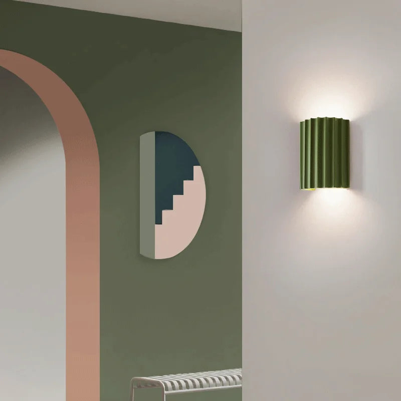 Norvo - Moderne vegglampe i lakris tre