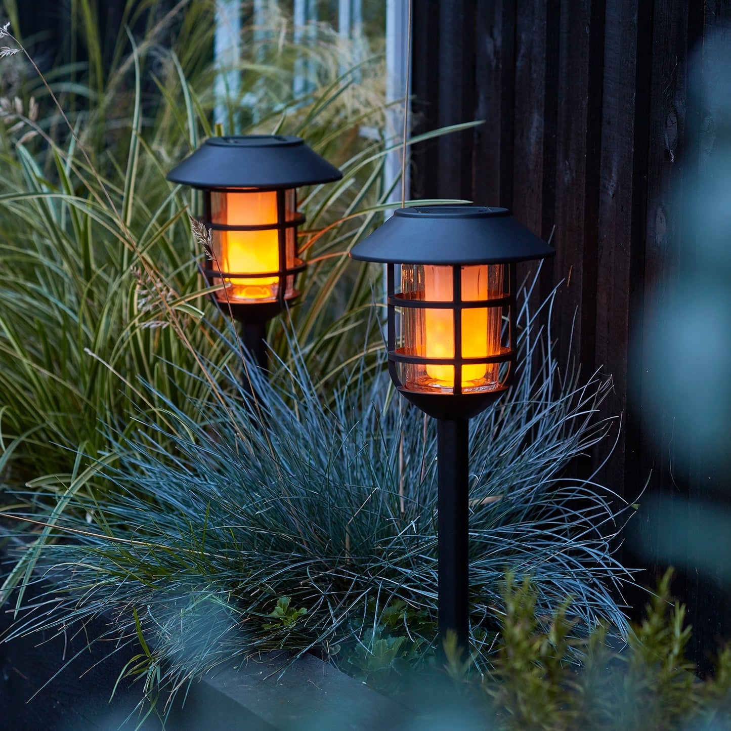 Norvo | 2-delt sett solenergi stable lys med flammeeffekt