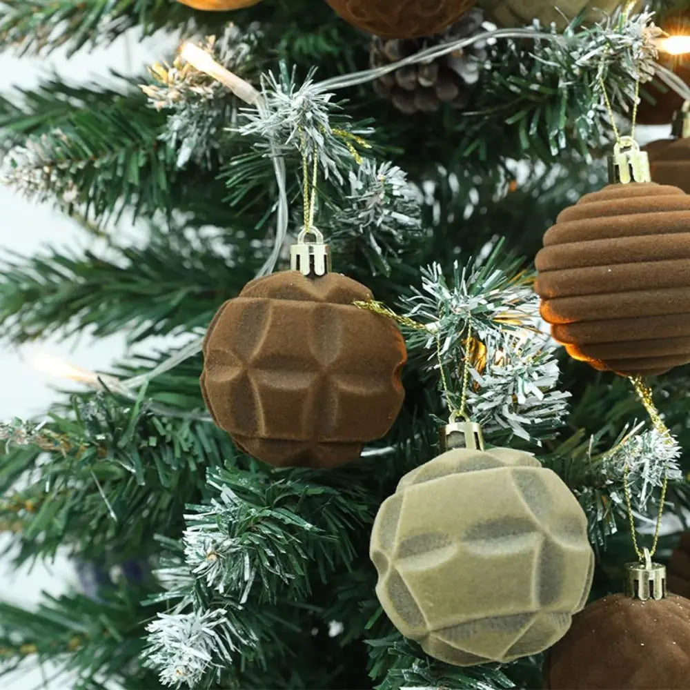 Fargerike fløyelsjuletrærornamenter - Flockede dekorative baller for ferieinnredning, festlige hengende pendler 12PCS
