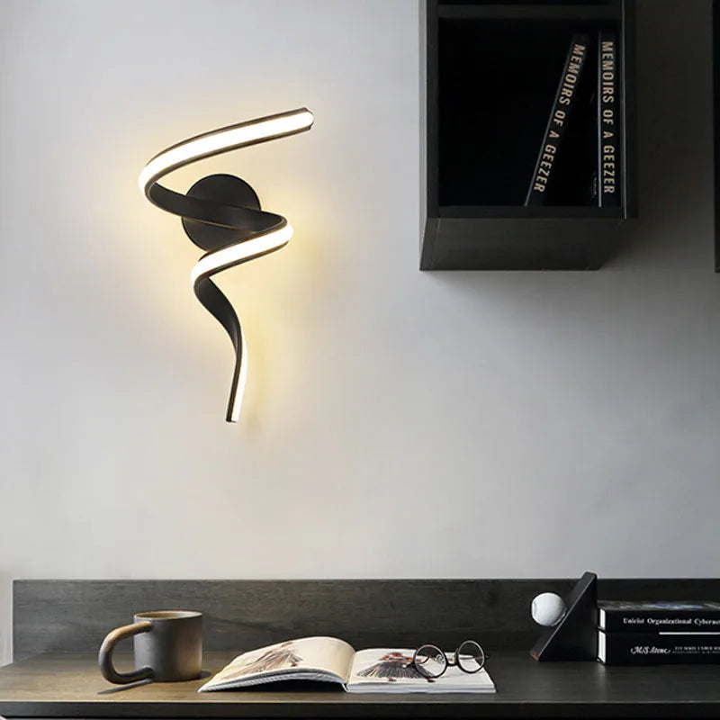 Norvo | LED Vegglampe NordLED Vegglys | Nordisk Spiral Design | Modern & Energisparende | For Soverom, Gang & Stue Spiral Lysestake for Trap Soverom Nattbord Studie Gang Bakgrunn Innendørs Dekor Veggbelysningsarmaturer