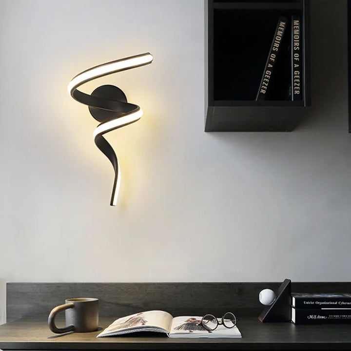 Norvo | LED Vegglampe NordLED Vegglys | Nordisk Spiral Design | Modern & Energisparende | For Soverom, Gang & Stue Spiral Lysestake for Trap Soverom Nattbord Studie Gang Bakgrunn Innendørs Dekor Veggbelysningsarmaturer