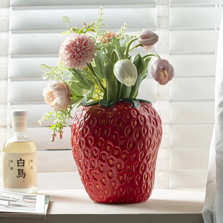 Norvo | Ugly Strawberry Vase