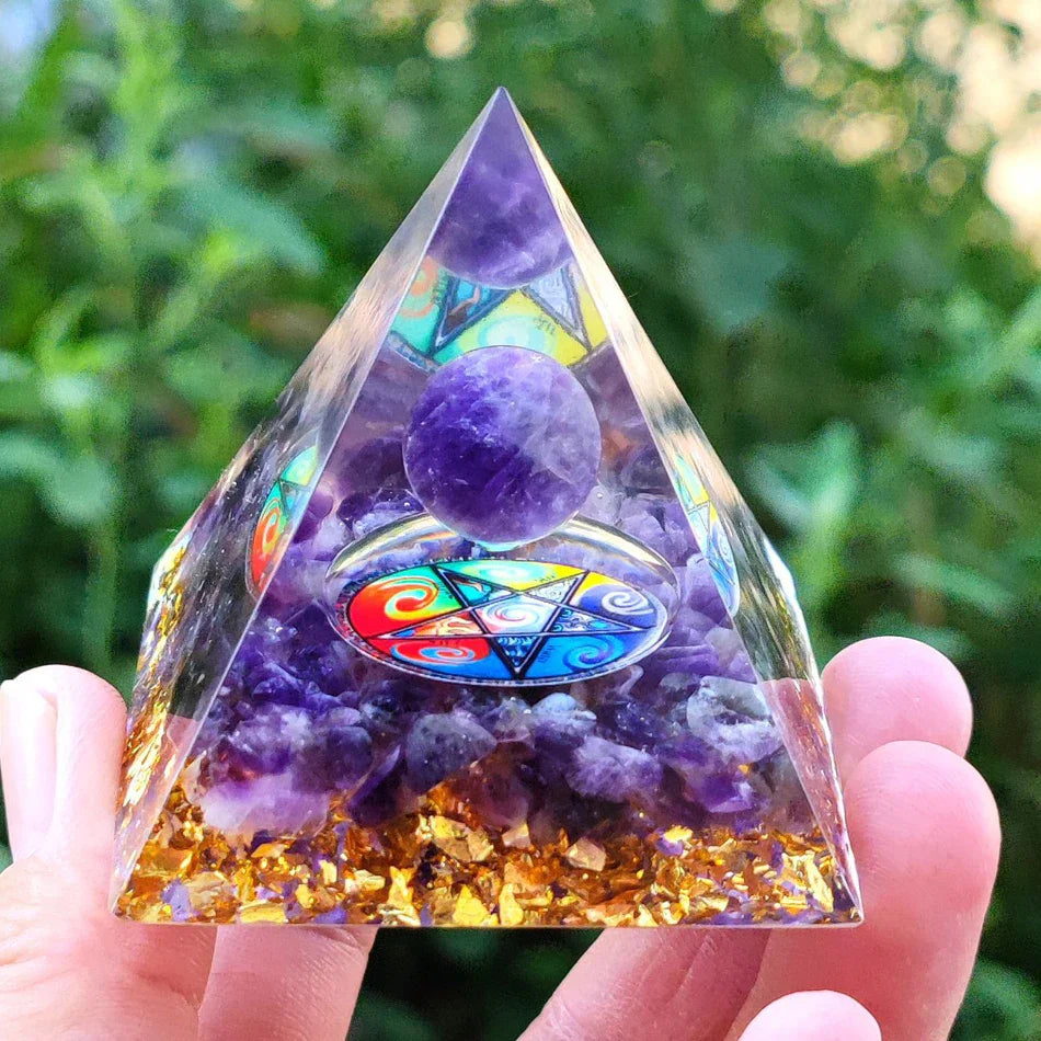 Norvo | Orgonitt-pyramide helbredelse krystaller energigenerator med ametyst pendel - Reiki chakra meditasjonsverktøy og romdekor