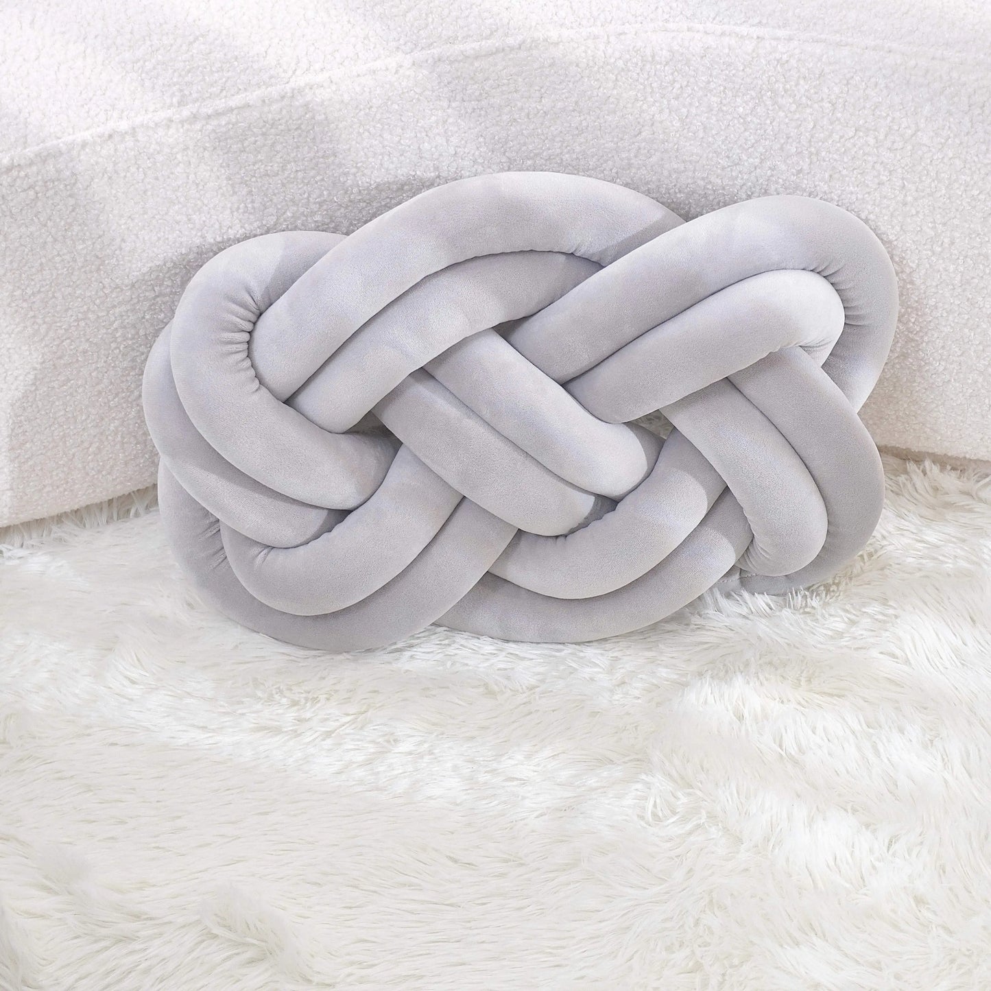 Norvo | Dekorativ pute | Knutete geometrisk design | Vaskbar polyester | 40×30 cm