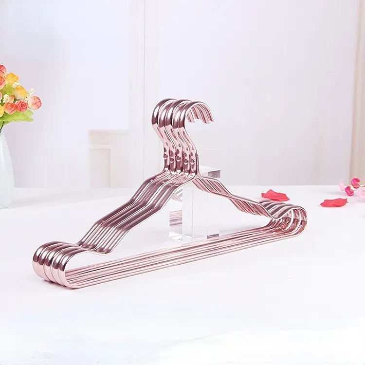 Norvo | Messing Kleshengere | Premium, Holdbar & Ideell for Luksusplagg i Garderoben din