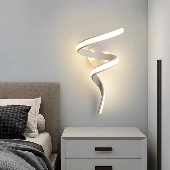 Norvo | LED Vegglampe NordLED Vegglys | Nordisk Spiral Design | Modern & Energisparende | For Soverom, Gang & Stue Spiral Lysestake for Trap Soverom Nattbord Studie Gang Bakgrunn Innendørs Dekor Veggbelysningsarmaturer
