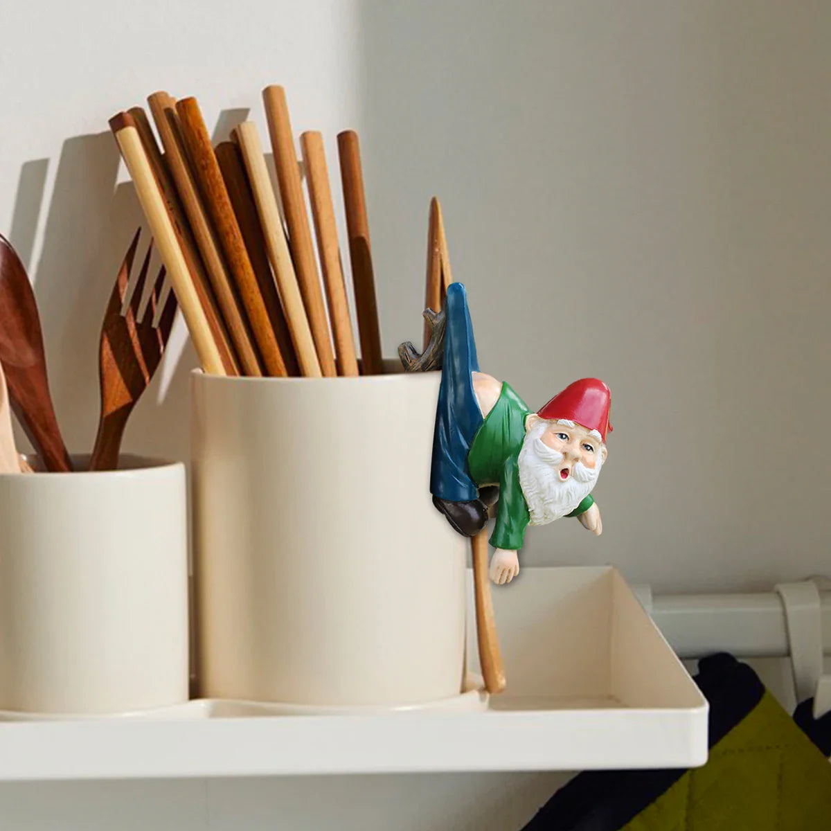Norvo | Morsom Gnom Blomsterpotteoppheng laget av Harpiks med Bukser på en Gren