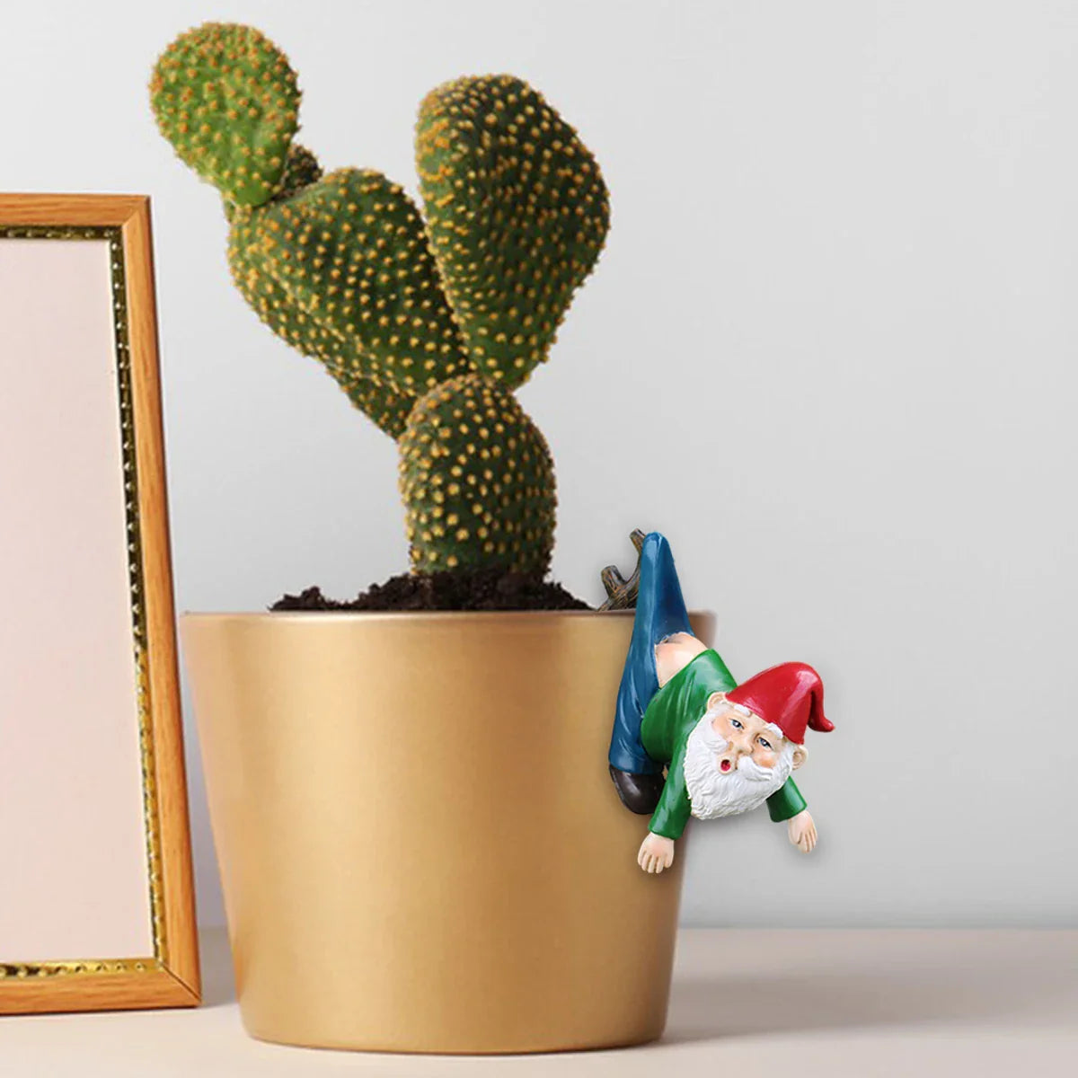 Norvo | Morsom Gnom Blomsterpotteoppheng laget av Harpiks med Bukser på en Gren