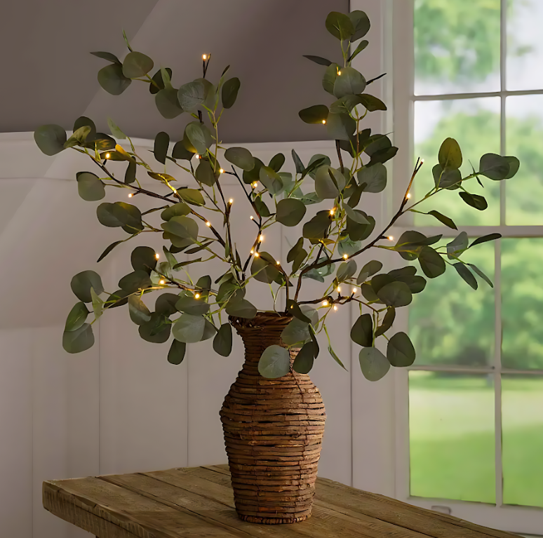 Batteridrevet belyst kunstig eukalyptusgirlander eller gren dekor - Uanstrengt stemning for enhver anledning. Norvo