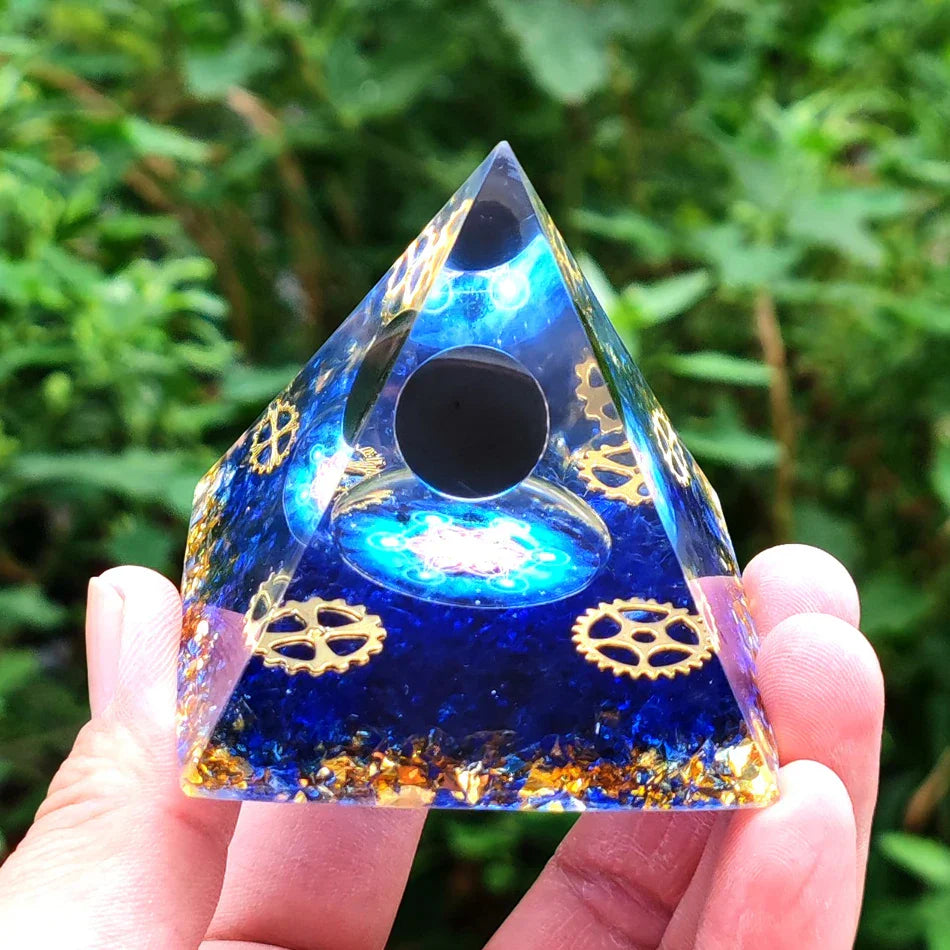 Norvo | Orgonitt-pyramide helbredelse krystaller energigenerator med ametyst pendel - Reiki chakra meditasjonsverktøy og romdekor