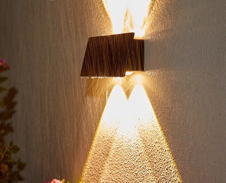 Norvo | SolarRay – Slank Solcellevegglampe for Stilige Uteområder