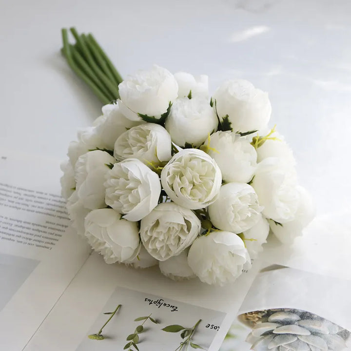 Blomsterbukett med 20 kunstige roser og pioner