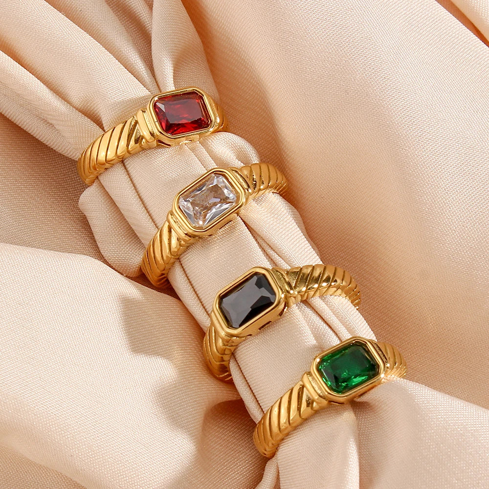 Norvo | Krysstrimmlet Baguette Diamantring