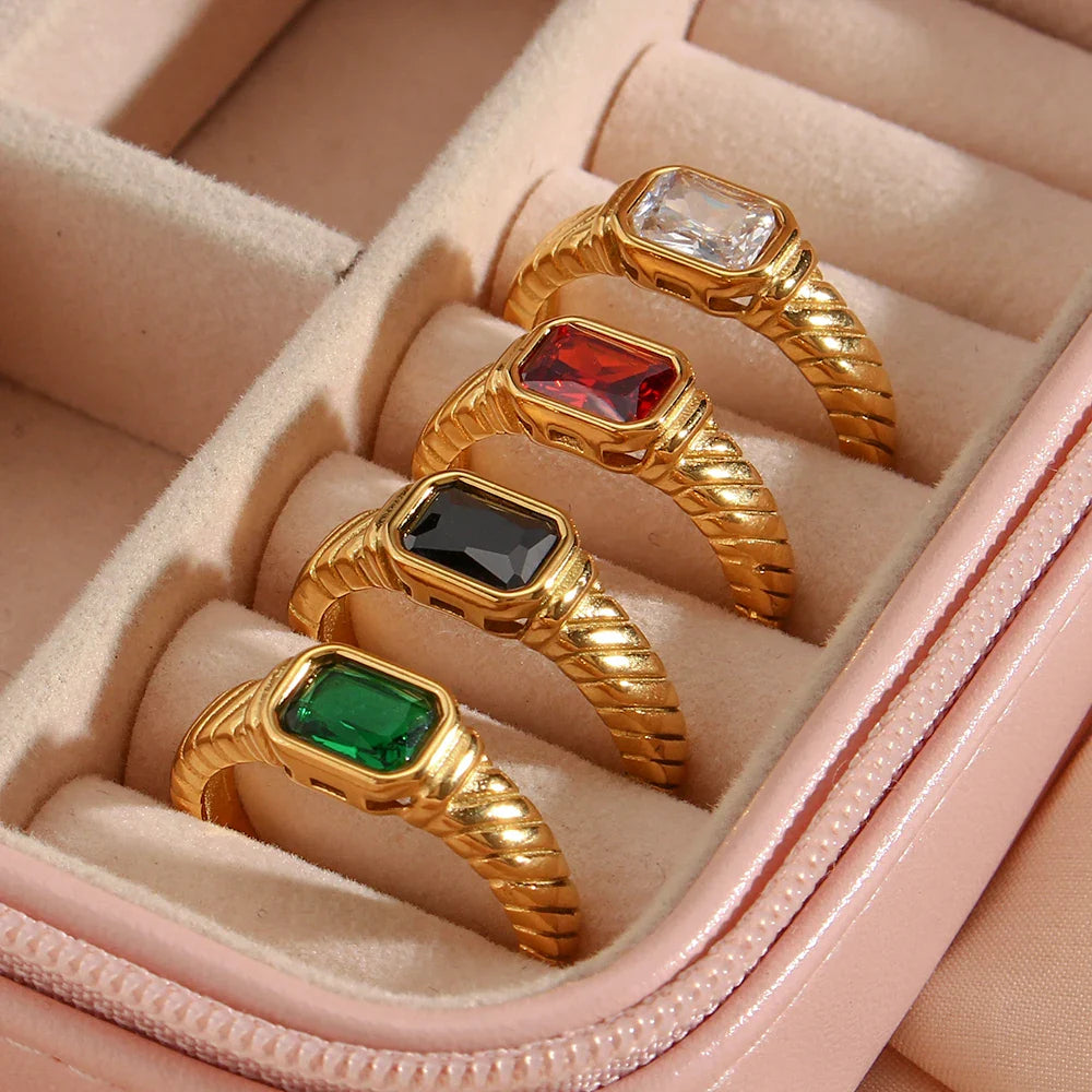 Norvo | Krysstrimmlet Baguette Diamantring