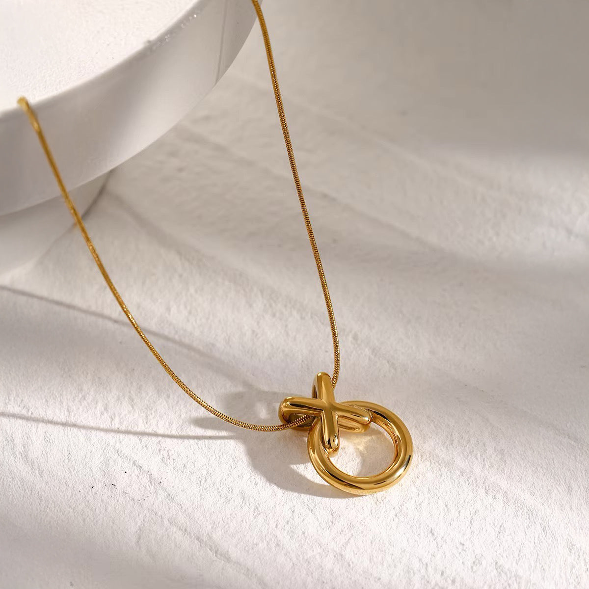 Norvo | Elegant XO Sammenflettet Halskjede