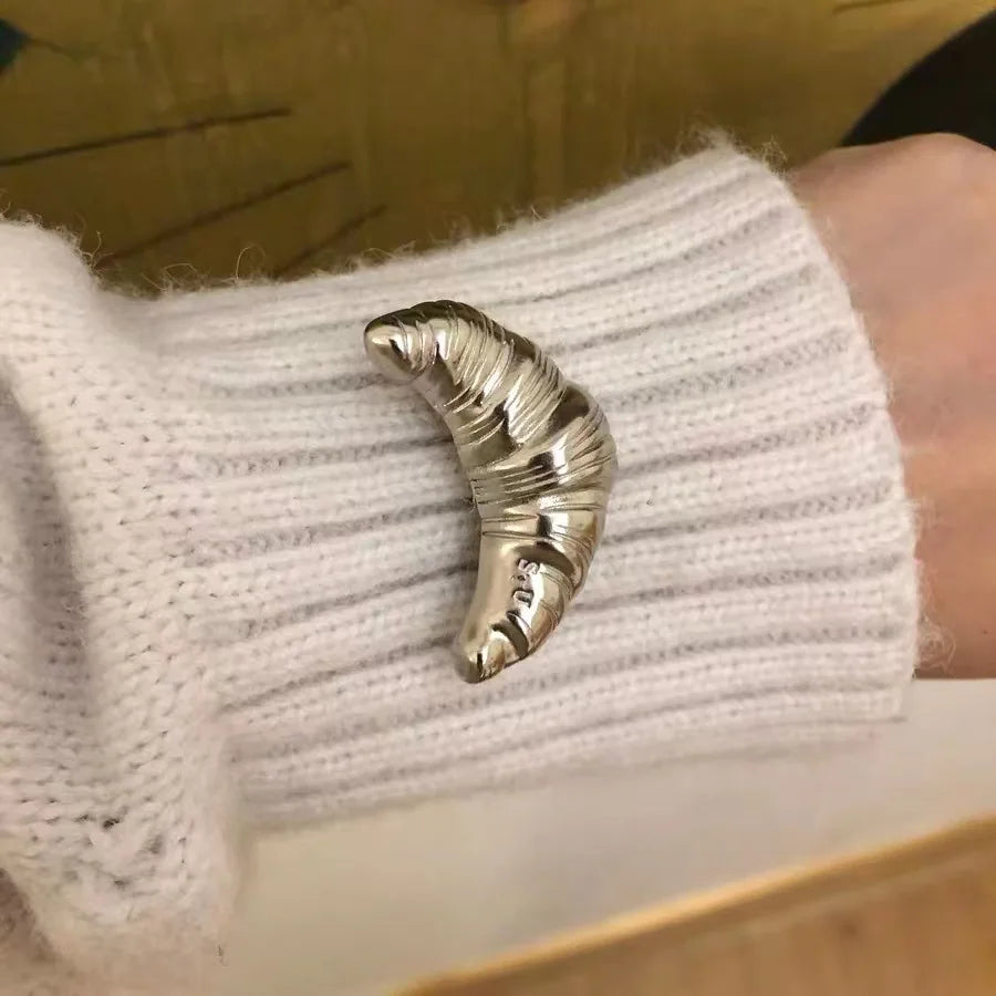 Norvo | Klassisk Croissant Accent Brosje