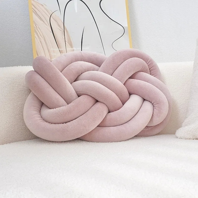 Norvo | Dekorativ pute | Knutete geometrisk design | Vaskbar polyester | 40×30 cm