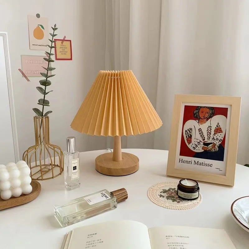 Norvo | Sammenleggbar Plissebordlampe - Stilfull Sammenleggbar LED Bordlampe for Unik Interiørdesign