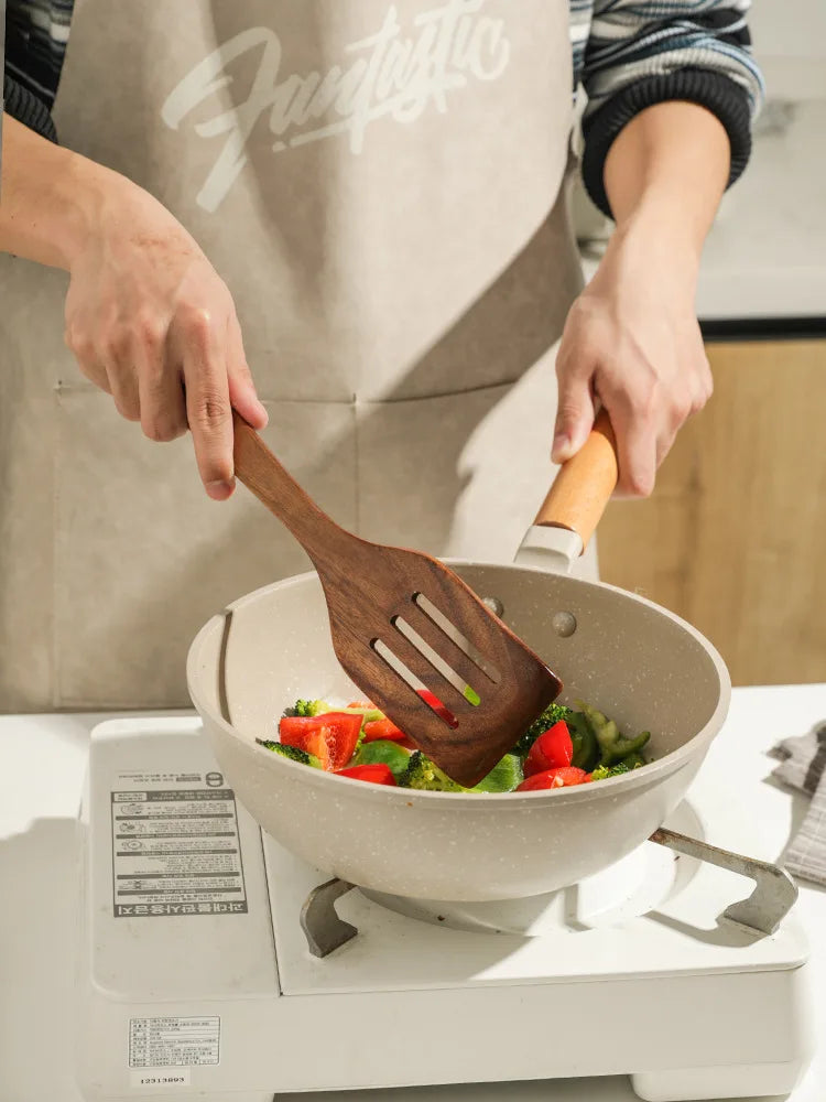 Norvo | Kjøkkensett laget av naturlig teaktre